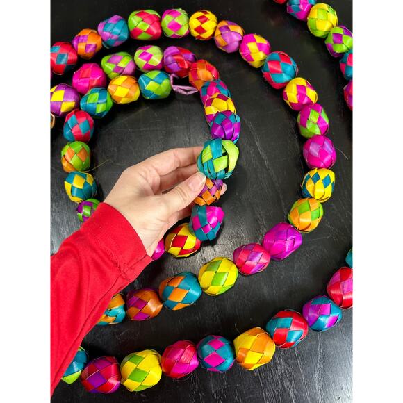 Bright- Garland- Weaved Breaded Balls- longer than 113 "- fiesta- preowned - Picture 2 of 6